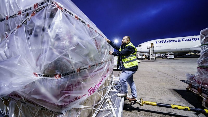 Unbekannte nutzen offenbar Frachtdienstleister, um Brandsätze zu verschicken. | Bild: dpa-Bildfunk/Andreas Arnold Unbekannte nutzen offenbar Frachtdienstleister, um Brandsätze zu verschicken.