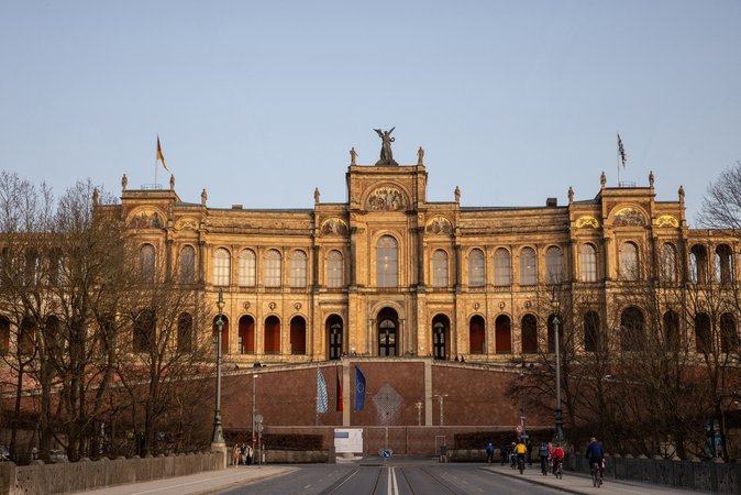 Das Maximilianeum in München.