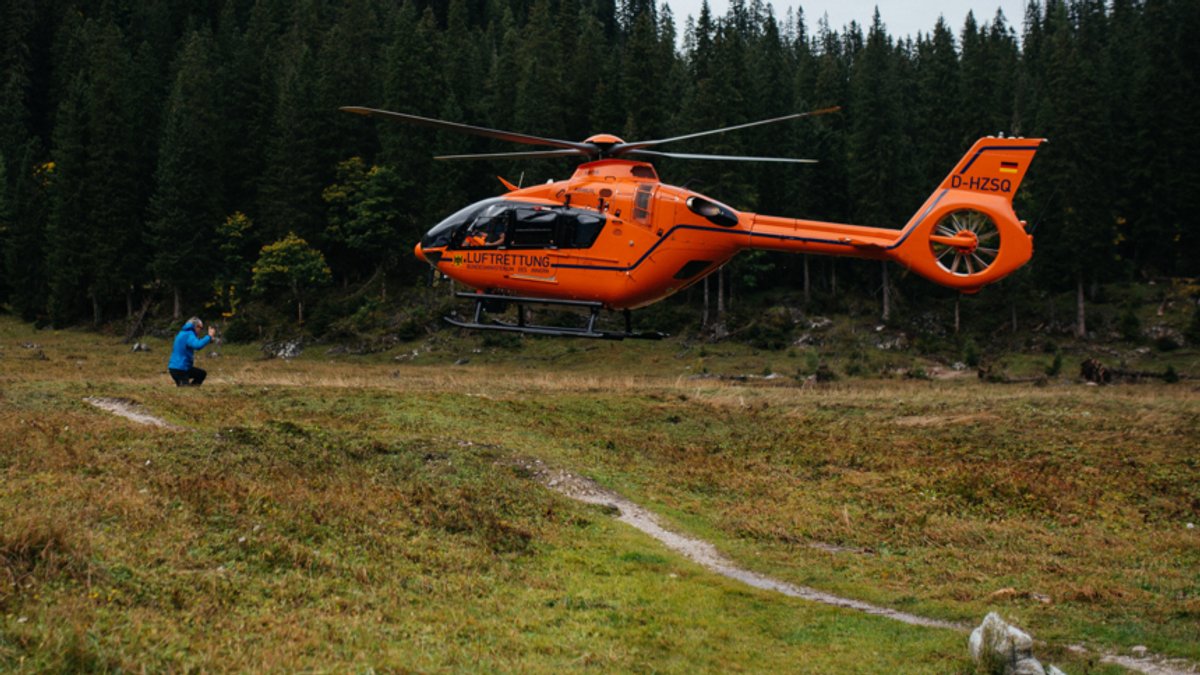 Hubschraubereinsatz in den Bergen - Symbolbild