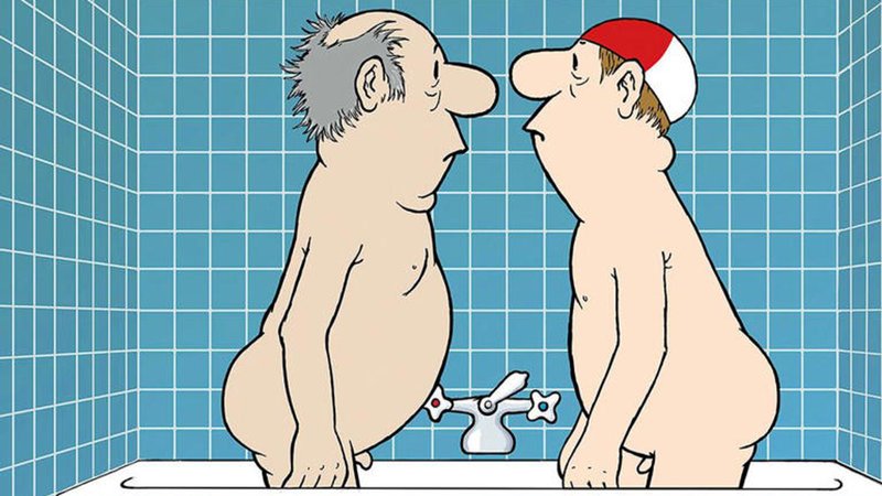 Zwei nackte Cartoon-Figuren stehen sich in einem blau gekachelten Bad gegenüber. 
