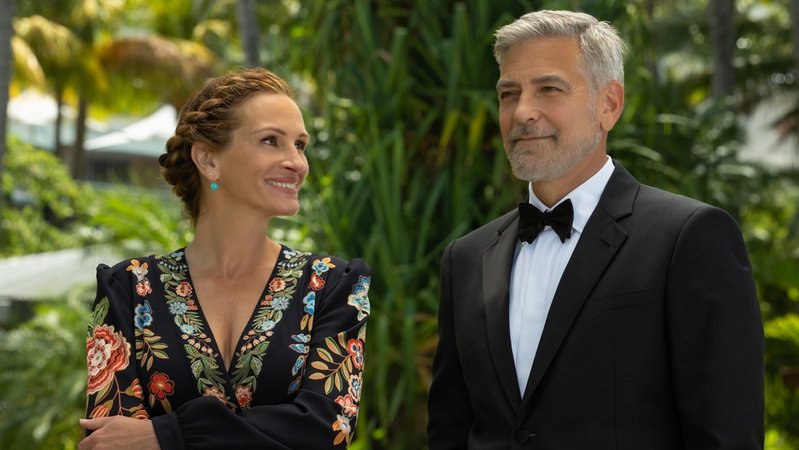 Ist da doch noch ein Rest Liebe? Julia Roberts und George Clooney als geschiedenes Ehepaar in "Ticket ins Paradies" (Filmszene).