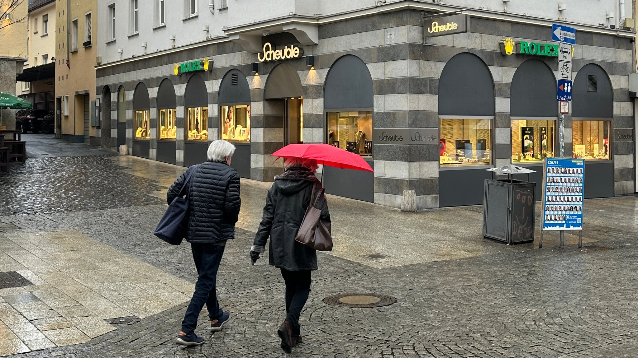 Außenaufnahme des Würzburger Juweliergeschäfts, das am Rosenmontag 2025 ausgeraubt wurde.