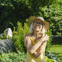 Selbstliebe - Wie kann man mit sich selbst befreundet sein | Bild: picture alliance / Westend61 | Evgenia Sunegina