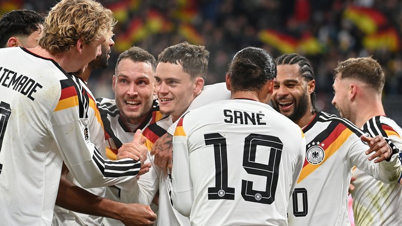 Kollektiver Jubel | Bild: picture alliance /dpa Kollektiver Jubel