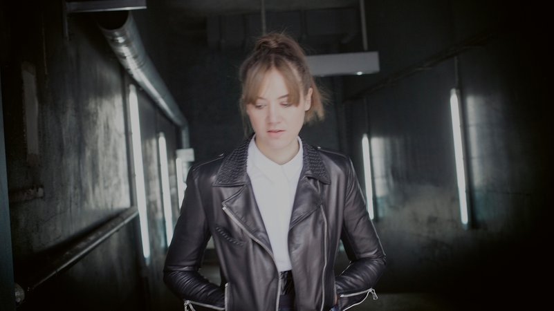 Porträtfoto der Schweizer Musikerin Sophie Hunger. Mit "Walzer für Niemand" (Kiepenheuer & Witsch) hat sie ihren ersten Roman veröffentlicht. | Bild: Marikel Lahana / Kiepenheuer und Witsch Porträtfoto der Schweizer Musikerin Sophie Hunger. Mit "Walzer für Niemand" (Kiepenheuer & Witsch) hat sie ihren ersten Roman veröffentlicht.