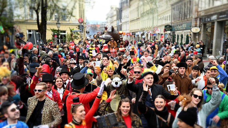 Faschingsumzug | Bild: Bayerischer Rundfunk 2025 Faschingsumzug