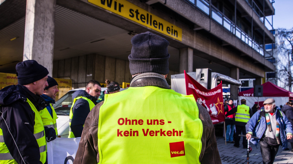 Streikende in München (6.2.2023)