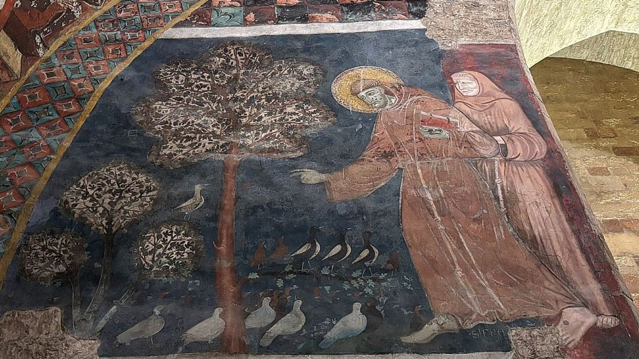 Wandbild der Vogelpredigt von Franz von Assisi aus der Basilika San Francesco. | Bild: BR/ Elisabeth Möst Wandbild der Vogelpredigt von Franz von Assisi aus der Basilika San Francesco.