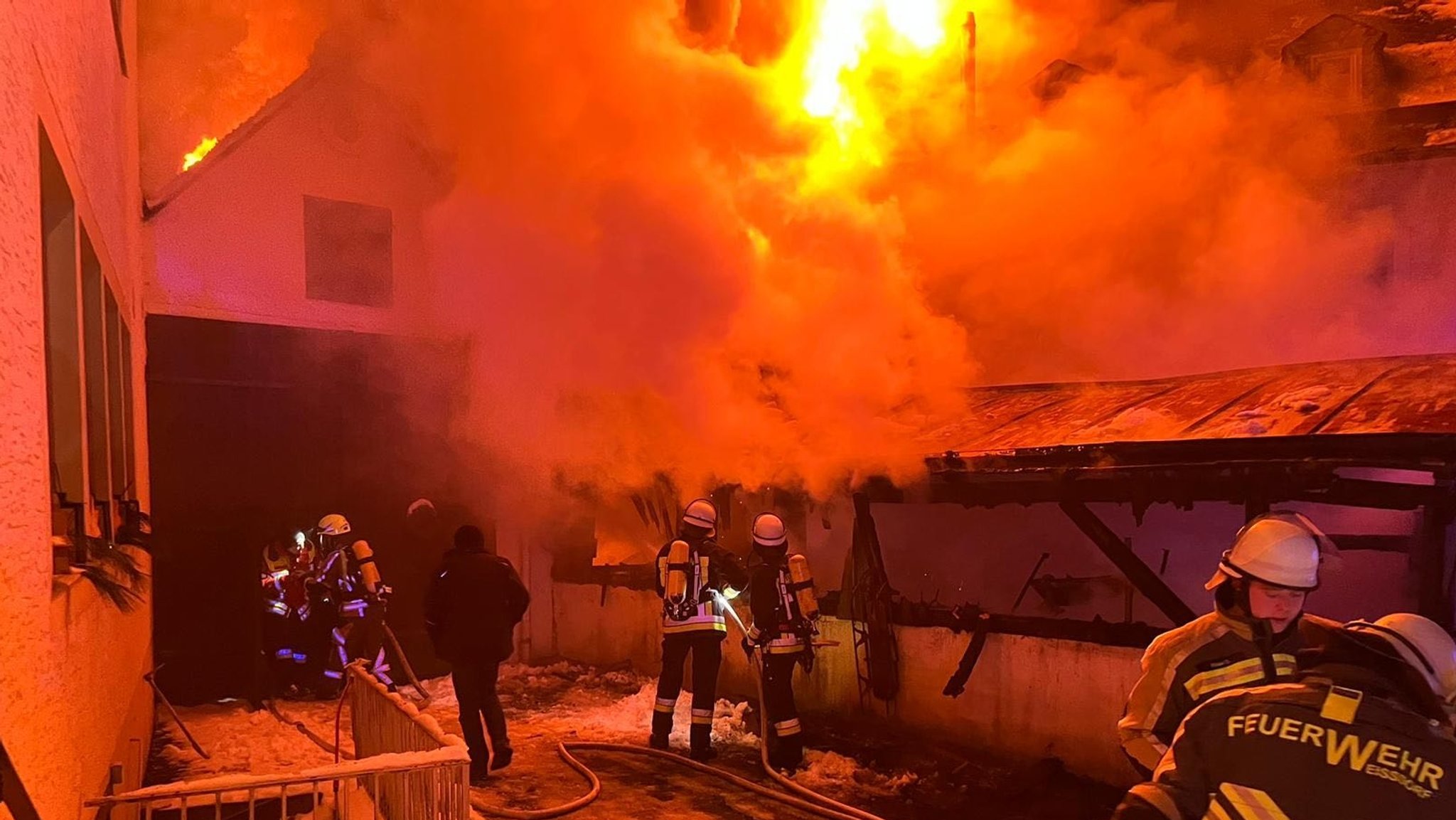 Feuerwehrleute im Einsatz. 