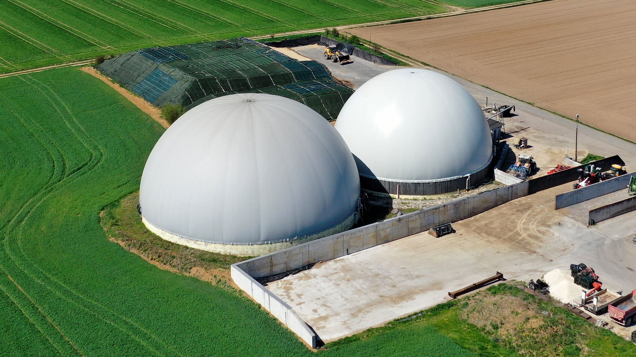 Symbolbild: Biogasanlage aus der Vogelperspektive.