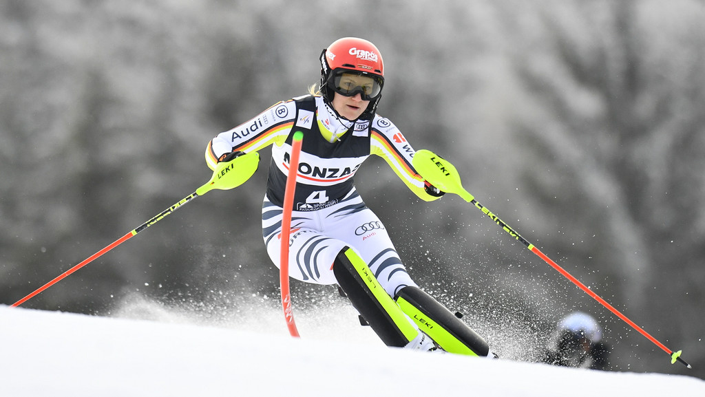 Lena Dürr beim Slalom in Spindlermühle | Bild: picture alliance/dpa/CTK | Radek Petrasek Lena Dürr beim Slalom in Spindlermühle