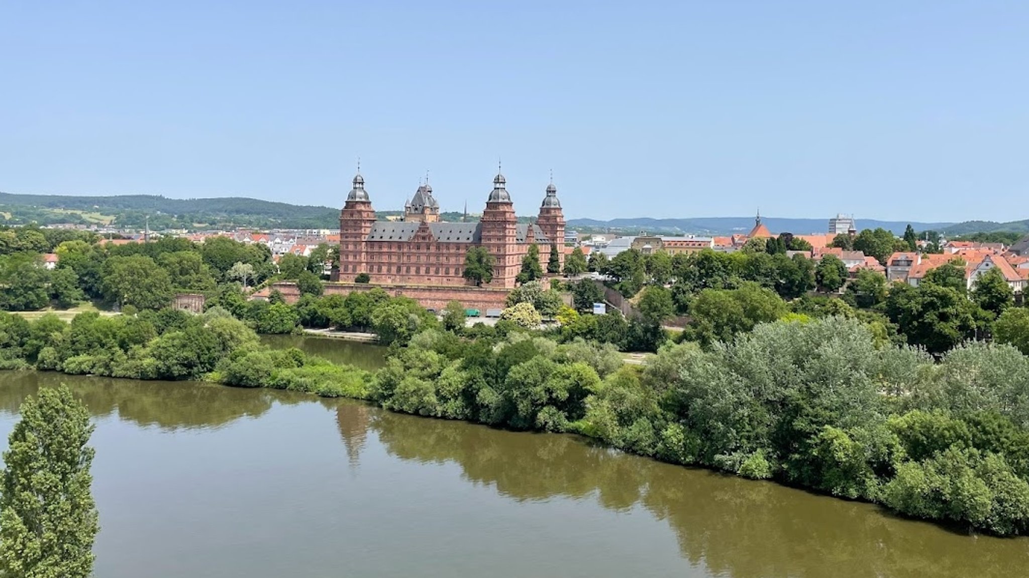 Main, Park und Schloss in Aschaffenburg