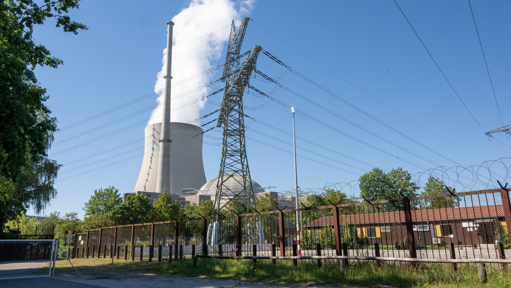 Das Kernkraftwerk Isar 2 in Essenbach bei Landshut