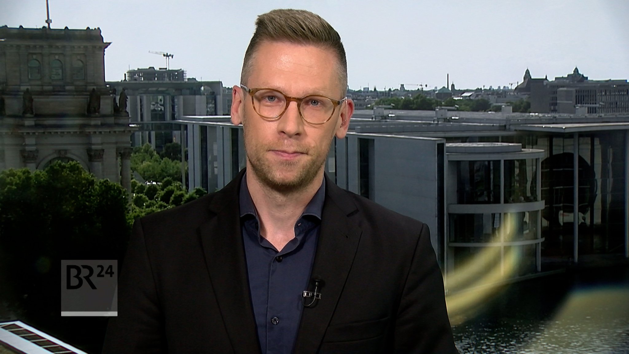 BR-Korrespondent Björn Dake ordnet im Interview mit BR24 die Details zum Heizungsgesetz ein