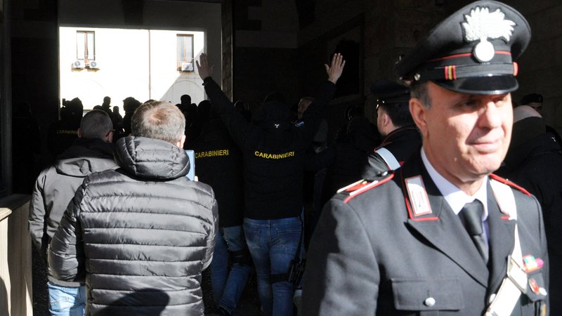 Über 180 Festnahmen bei Großeinsatz gegen sizilianische Mafia | Bild: picture alliance / ZUMAPRESS.com | Alessandro Fucarini Über 180 Festnahmen bei Großeinsatz gegen sizilianische Mafia