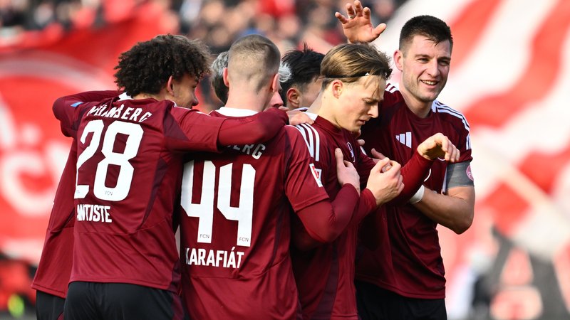 Jubel beim 1. FC Nürnberg | Bild: picture-alliance / dpa Jubel beim 1. FC Nürnberg