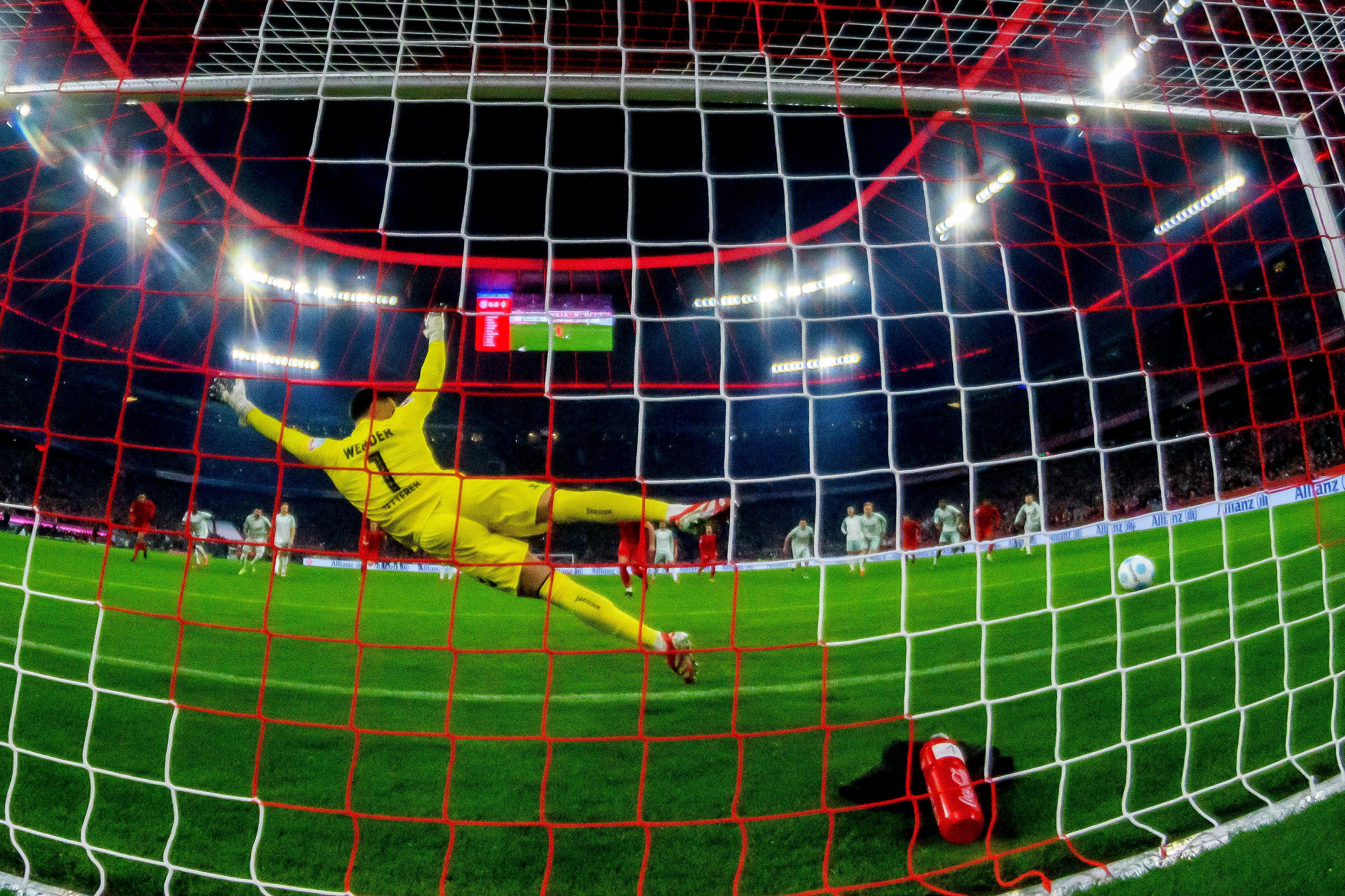 Harry Kane trifft gegen Bremen per Elfmeter zum 1:0