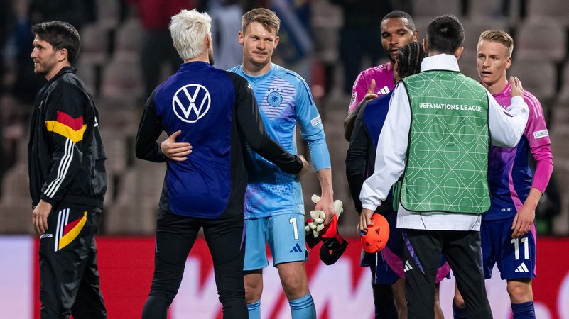Alexander Nübel (in blau) nach dem Spiel | Bild: pictur-alliance / dpa Alexander Nübel (in blau) nach dem Spiel