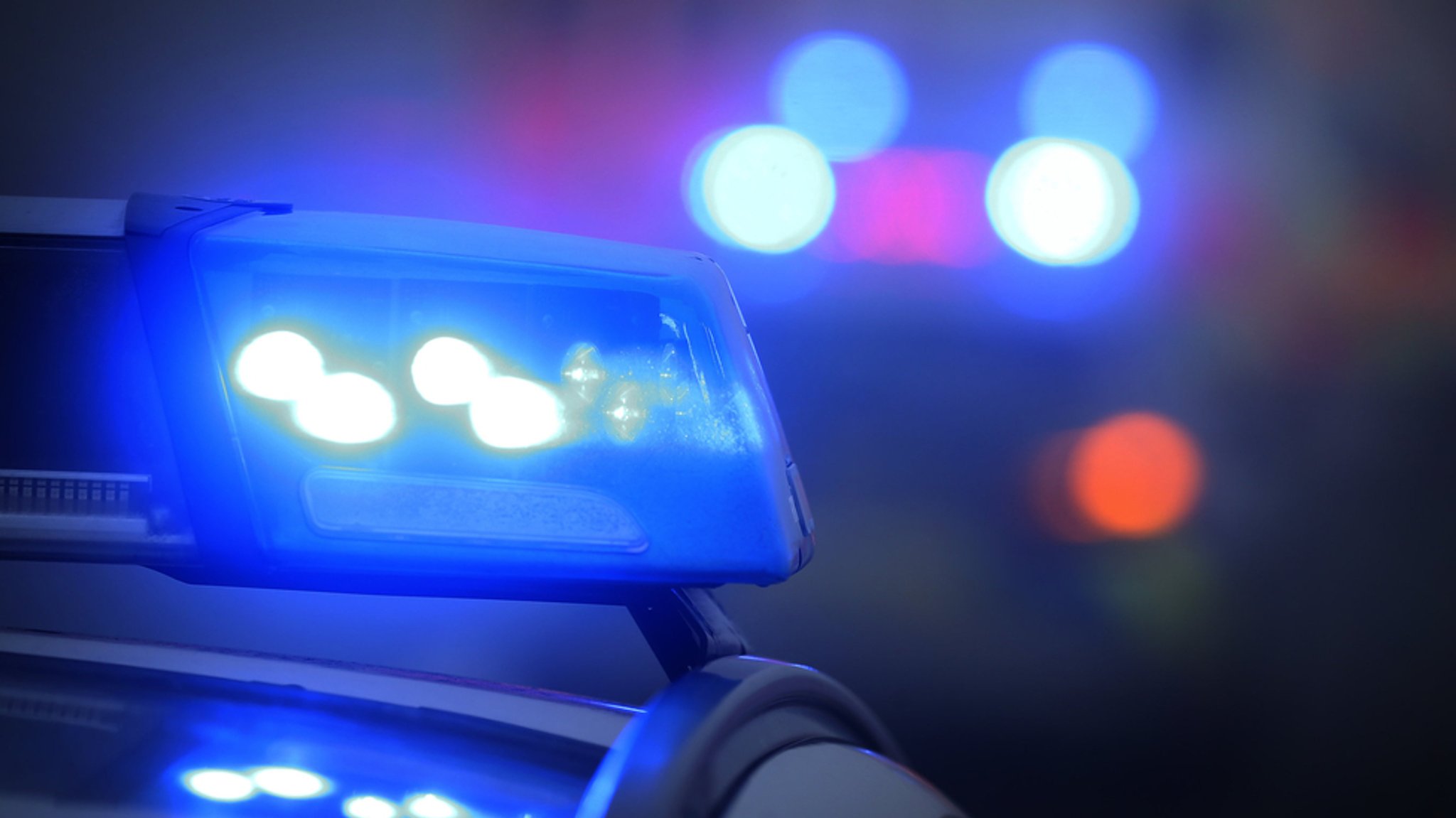 Symbolbild: Blaulicht eines Polizeiwagens