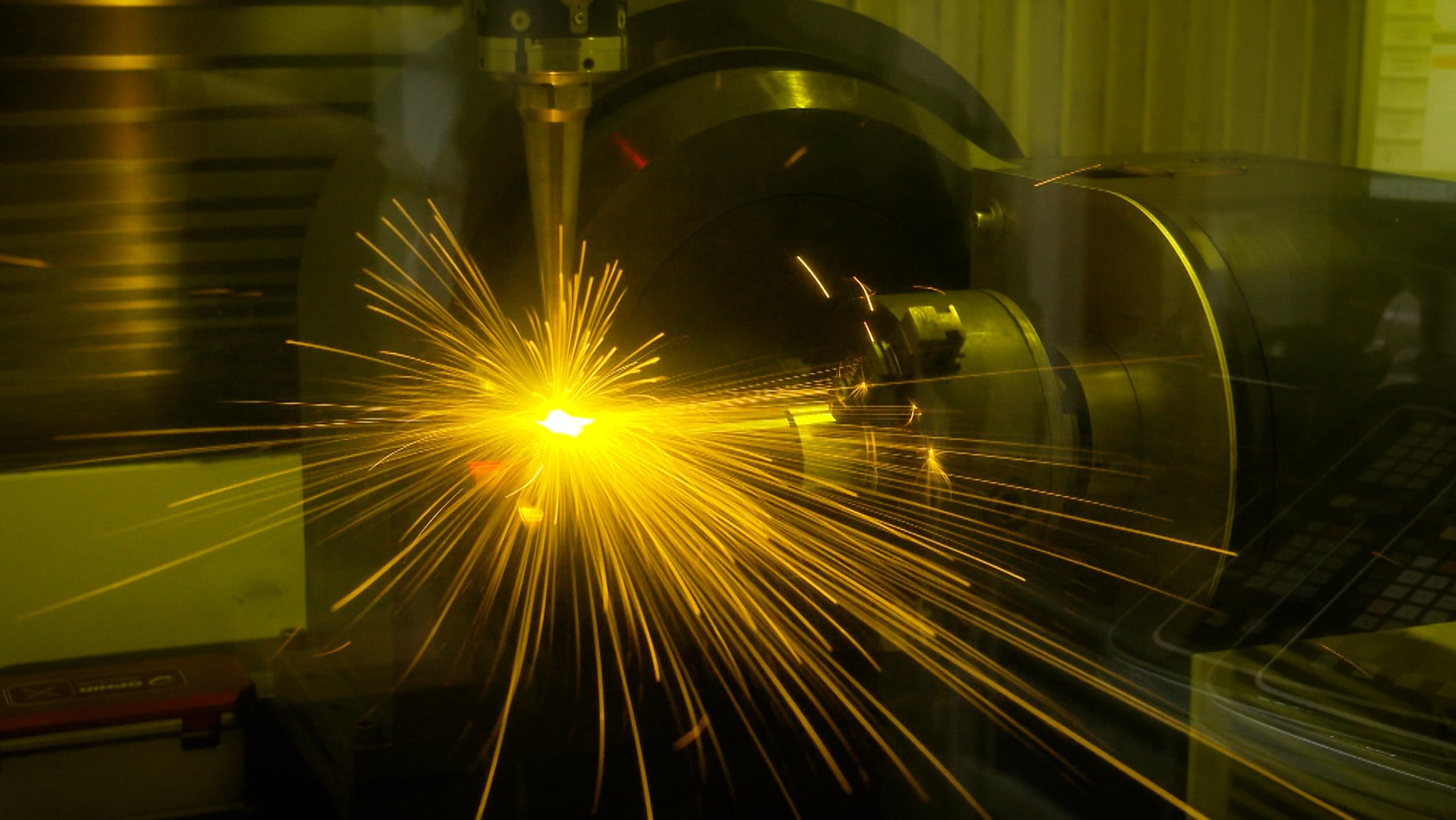 Funken bei Laserarbeiten