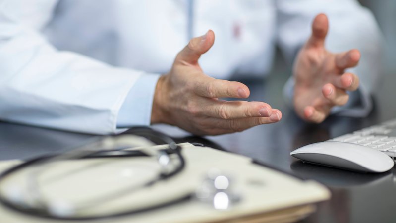 Behandlungsfehler: Ärztekammer sieht Probleme im System | Bild: picture alliance / Westend61 | zerocreatives Behandlungsfehler: Ärztekammer sieht Probleme im System