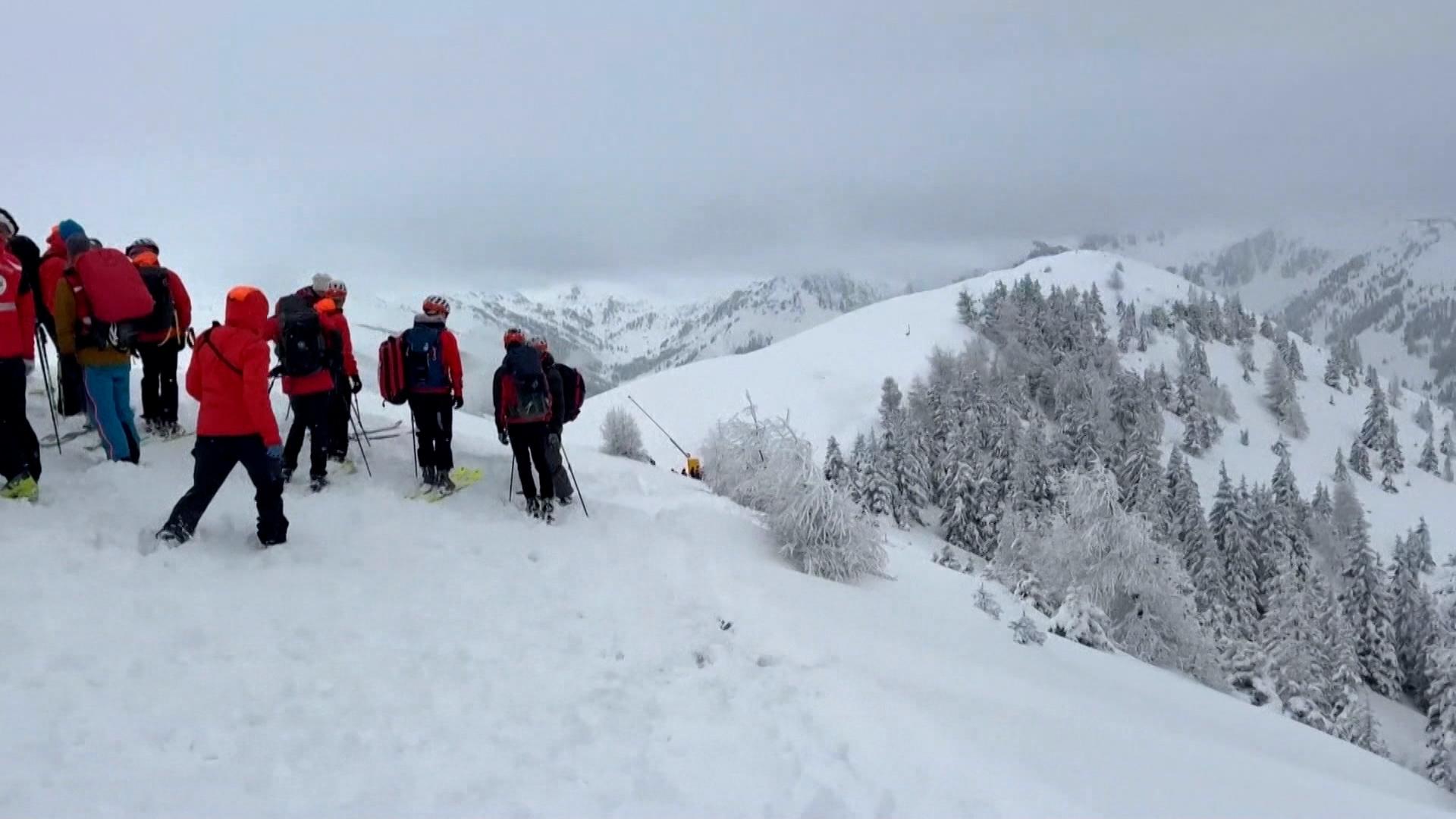  In Österreich, Norditalien und der Schweiz sind in den vergangenen Tagen mehrere Menschen durch Lawinen ums Leben gekommen.