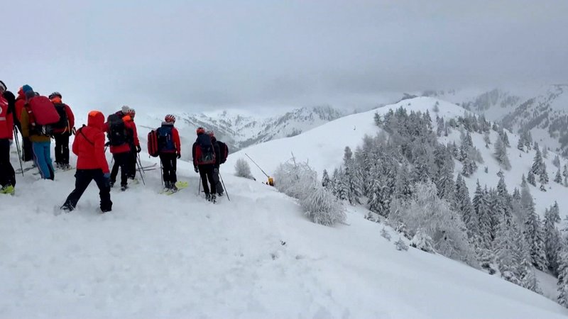 In Österreich, Norditalien und der Schweiz sind in den vergangenen Tagen mehrere Menschen durch Lawinen ums Leben gekommen. | Bild: Bayerischer Rundfunk 2026 In Österreich, Norditalien und der Schweiz sind in den vergangenen Tagen mehrere Menschen durch Lawinen ums Leben gekommen.