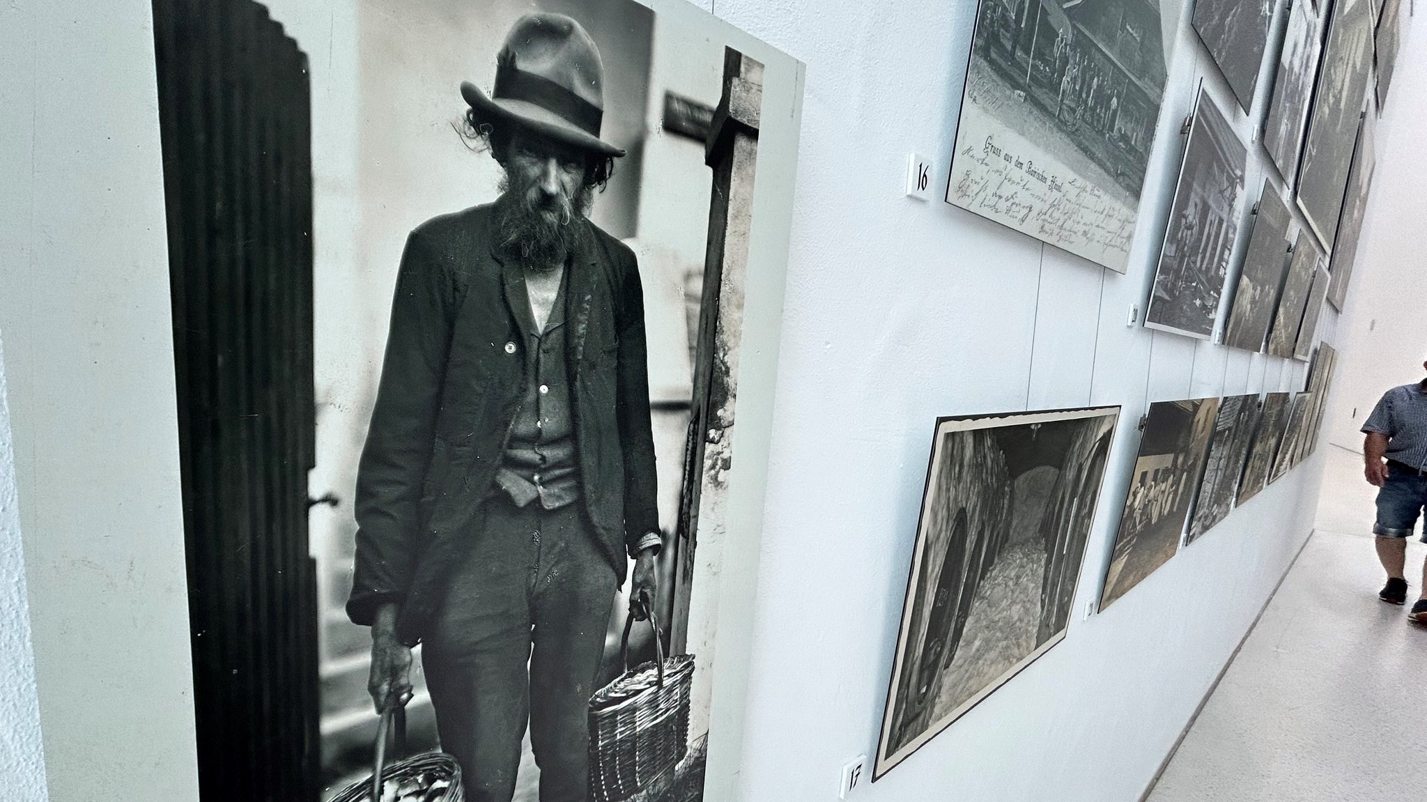 Das Haus der Bayerischen Geschichte in Regensburg zeigt eine Fotoausstellung über den Bayerischen Wald in der ersten Hälfte des 20. Jahrhunderts.