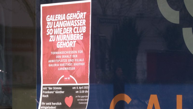 Ein Flyer am Schaufenster des Frankencenters. Darauf steht "Galeria gehört zu Langwasser so wie der Club zu Nürnberg gehört".
