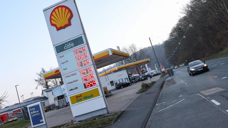 Spritpreise an der Tankstelle | Bild: picture alliance / Rene Traut Fotografie | Rene Traut Spritpreise an der Tankstelle