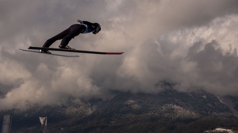Andreas Wellinger beim Springen in Innsbruck | Bild: picture-alliance/dpa Andreas Wellinger beim Springen in Innsbruck