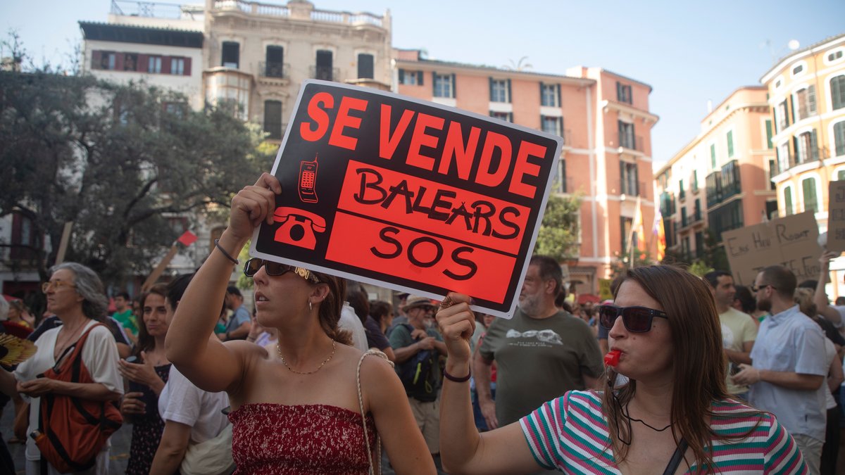 Müll und hohe Mieten: Protest gegen Massentourismus in Spanien