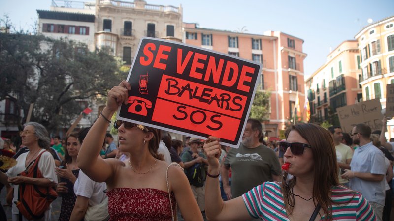 Proteste gegen den Massentourismus | Bild: picture alliance/dpa | Clara Margais Proteste gegen den Massentourismus