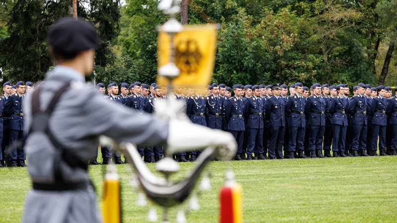 Offiziersanwärterlehrgang des Truppendiensts im September 2024 im bayerischen Fürstenfeldbruck (Symbolbild) | Bild: pa/dpa/Matthias Balk Offiziersanwärterlehrgang des Truppendiensts im September 2024 im bayerischen Fürstenfeldbruck (Symbolbild)