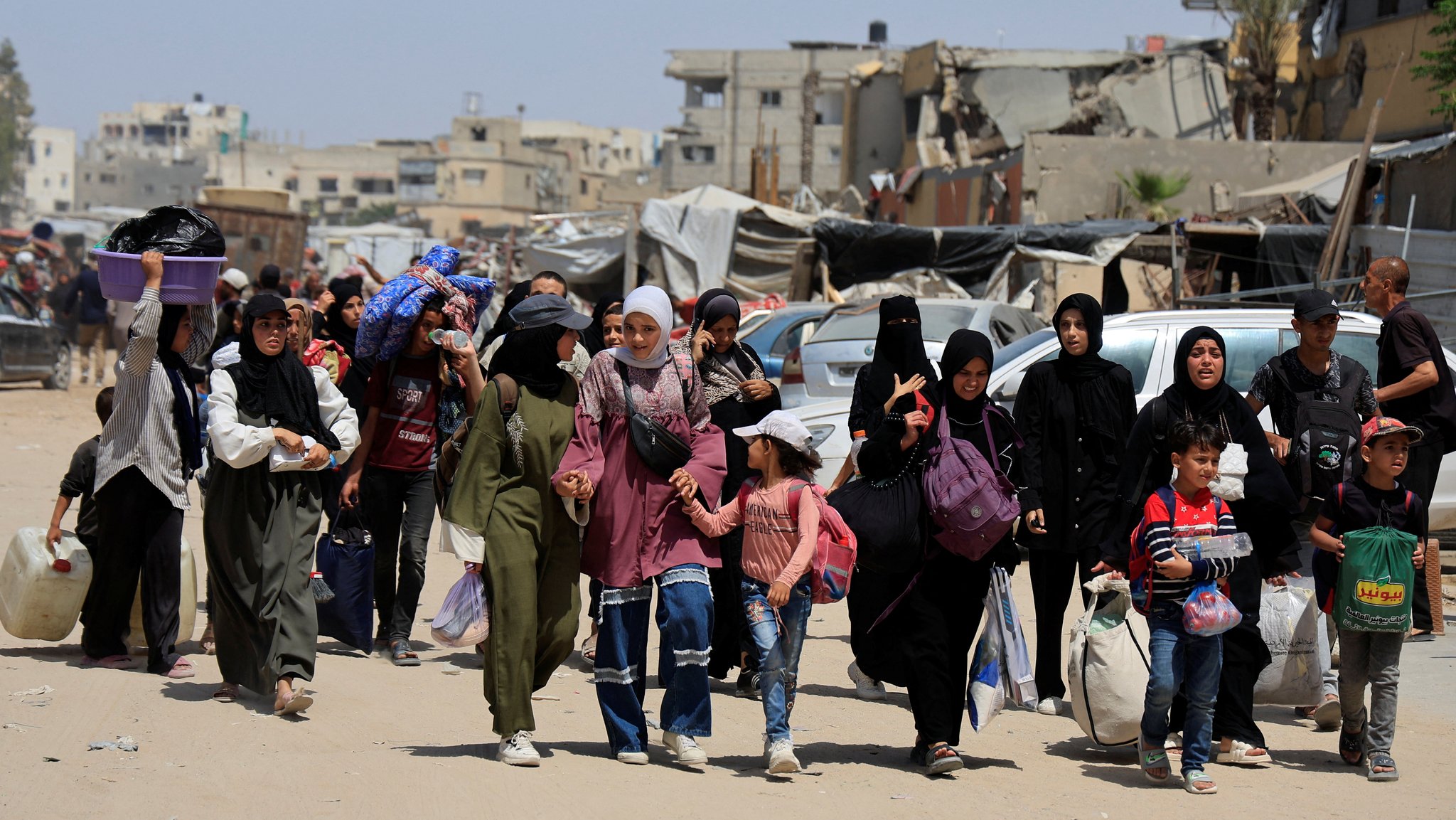 Palästinenser verlassen nach der israelischen Evakuierungsaufforderung Chan Junis | Bild: REUTERS/Hatem Khaled Palästinenser verlassen nach der israelischen Evakuierungsaufforderung Chan Junis