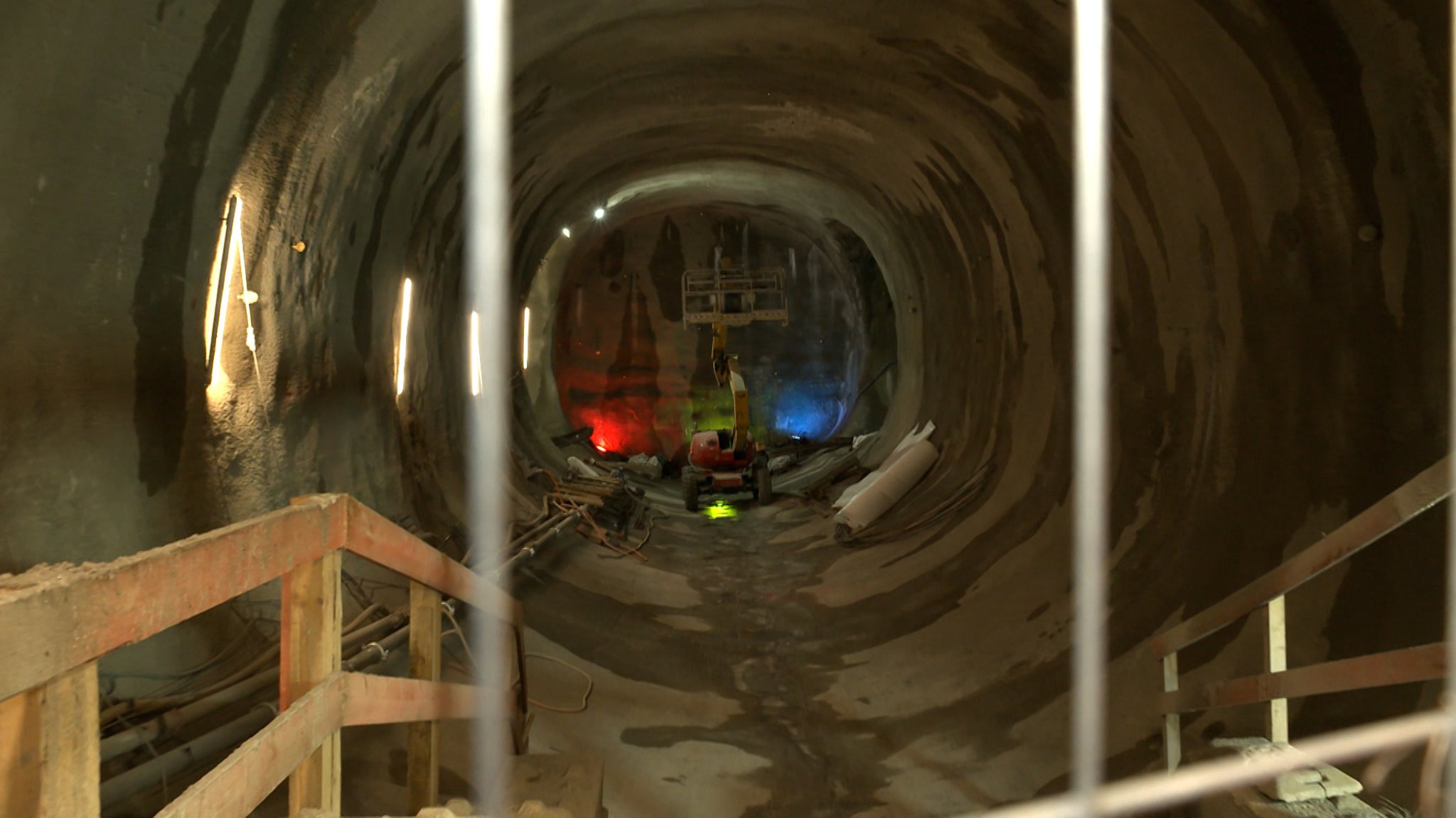 Blick in einen Tunnel. | Bild: Bayerischer Rundfunk 2025 Blick in einen Tunnel.