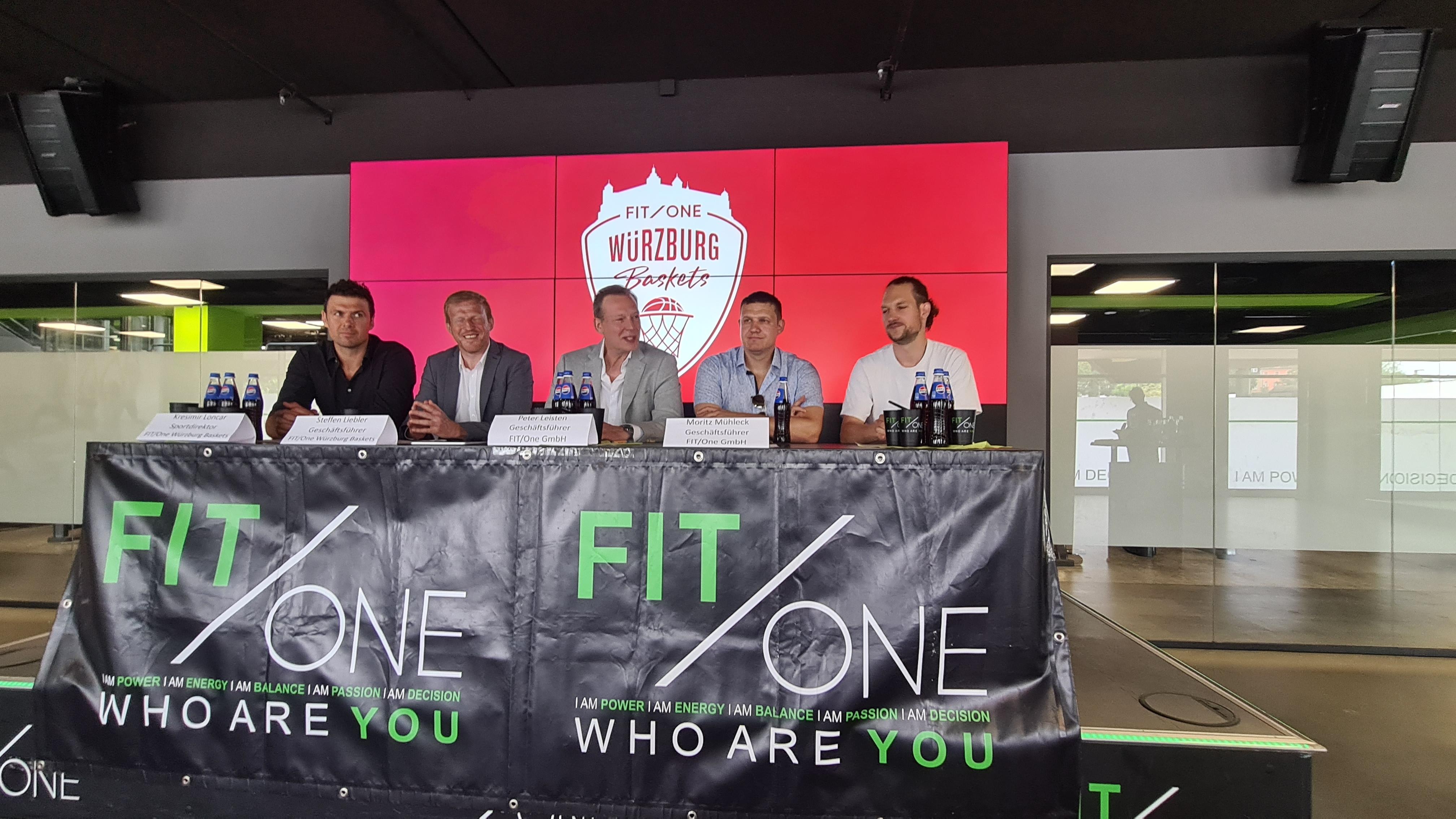 Pressekonferenz zur Bekanntgabe des neuen Sponsoren: Die Würzburg Baskets sind nun die Fit One Würzburg Baskets. 