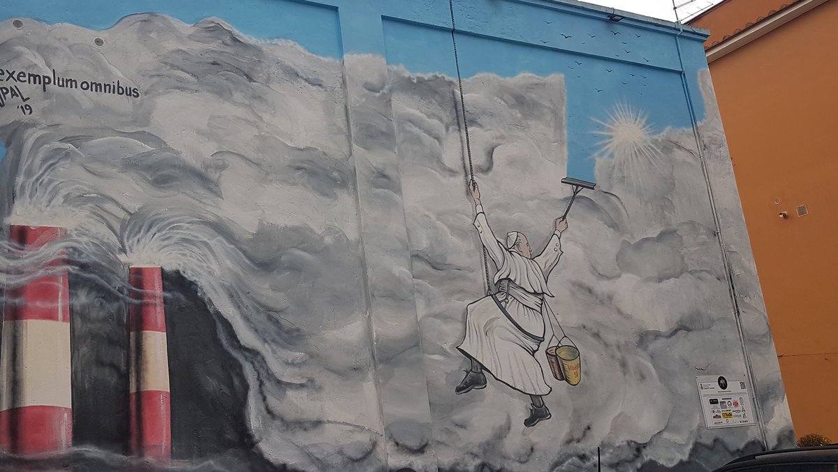 Franziskus reinigt den Himmel von Smog: Wandgraffiti von Maupal (Mauro Palotta).