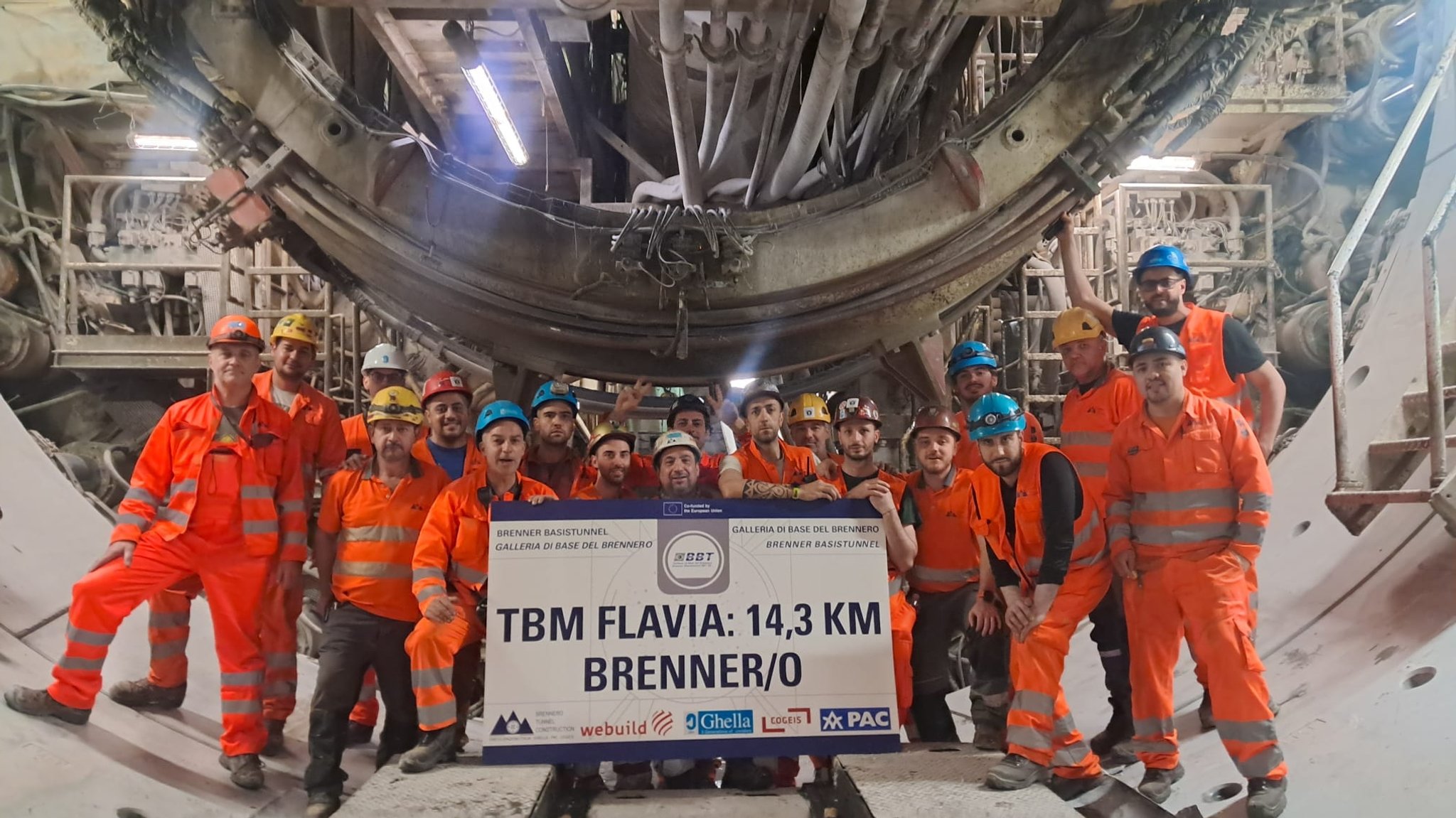 Die dritte und letzte Tunnelröhre, die auf italienischer Seite gebaut wurde, ist an der Staatsgrenze zu Österreich angekommen. 