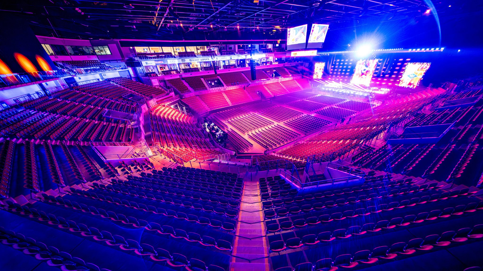 Eine leere Konzerthalle. | Bild: picture alliance / Maximilian Koch | Maximilian Koch Eine leere Konzerthalle.
