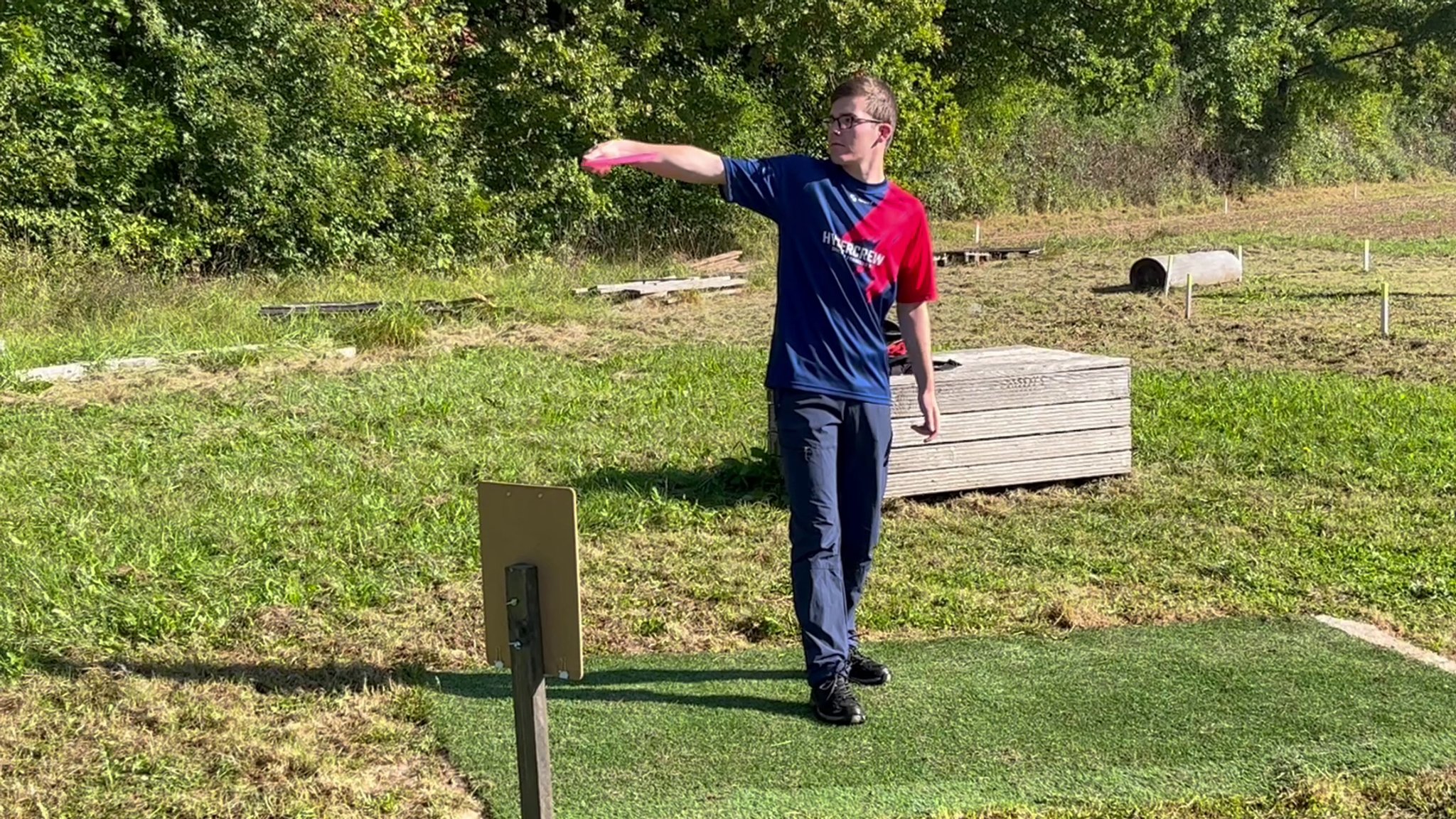 Noah Klein auf dem Discgolf-Parcours in Gößweinstein.