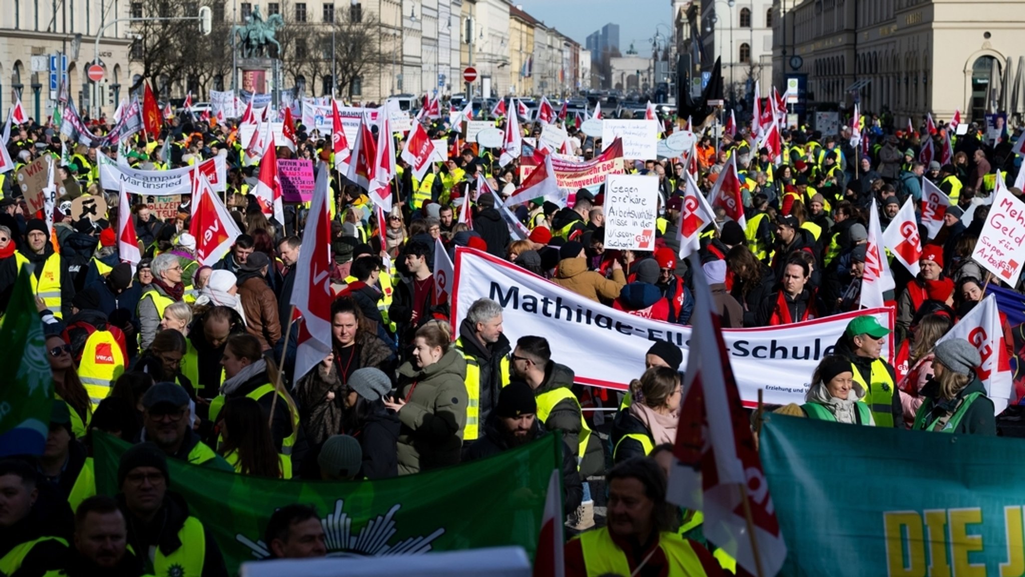 Warnstreiks in Bayern: Tausende fordern höhere Löhne