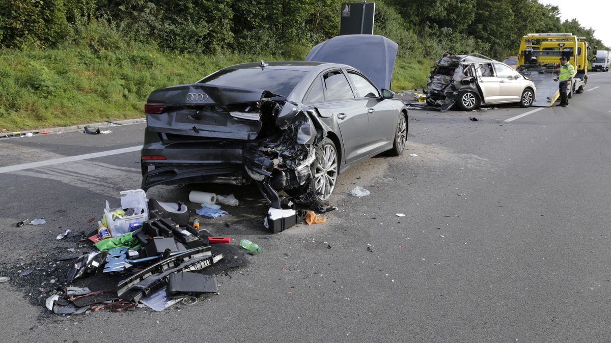 Frau Stirbt Bei Verkehrsunfall Auf B17 Br24