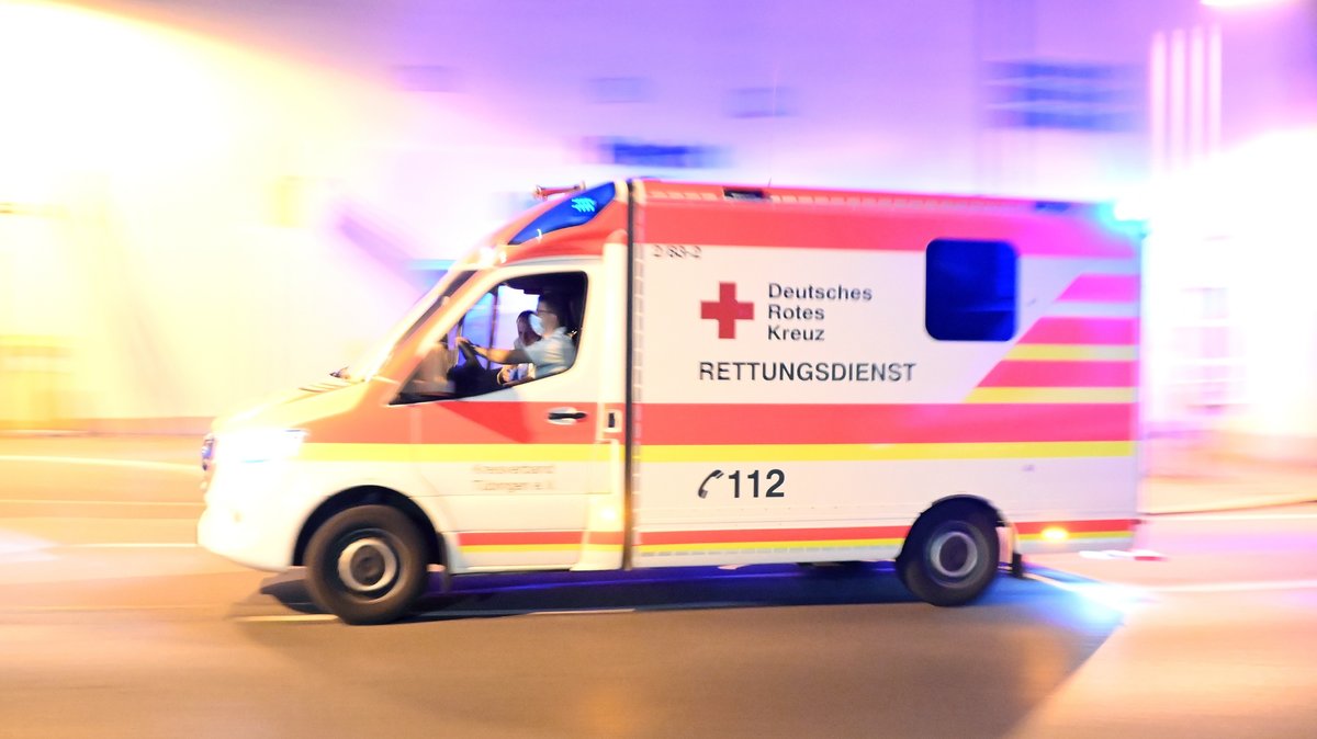 Symbolbild: Krankenwagen im Einsatz