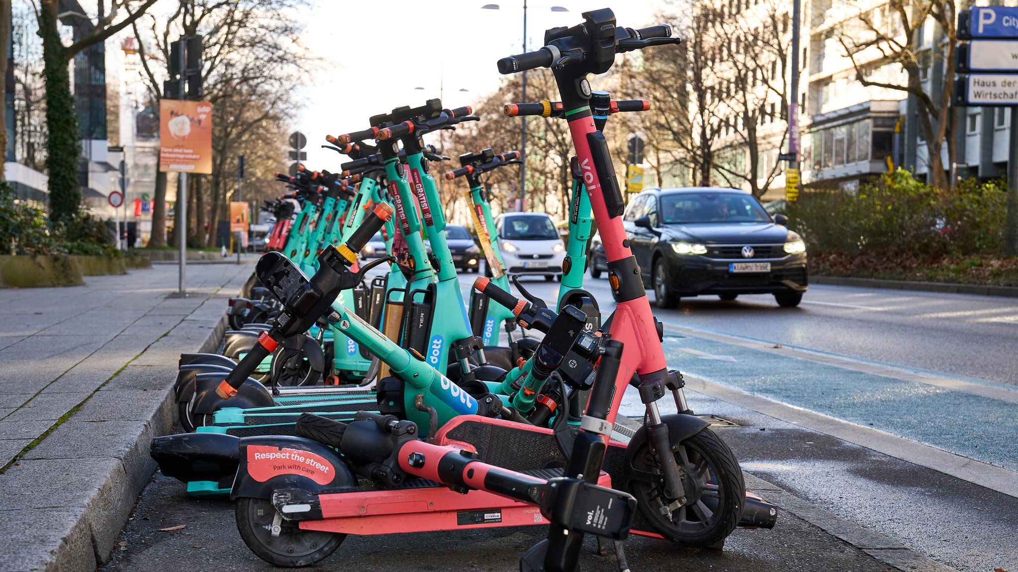 Halter und Fahrer sollen bei E-Scooter-Unfällen stärker haften