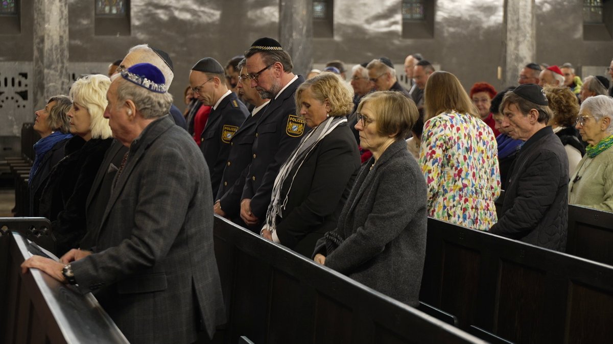 In der Augsburger Synagoge wurde der Opfer des Terrorangriffs der Hamas gedacht. 
