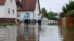 Überflutungen in Reichertshofen | Bild:REUTERS/Angelika Warmuth