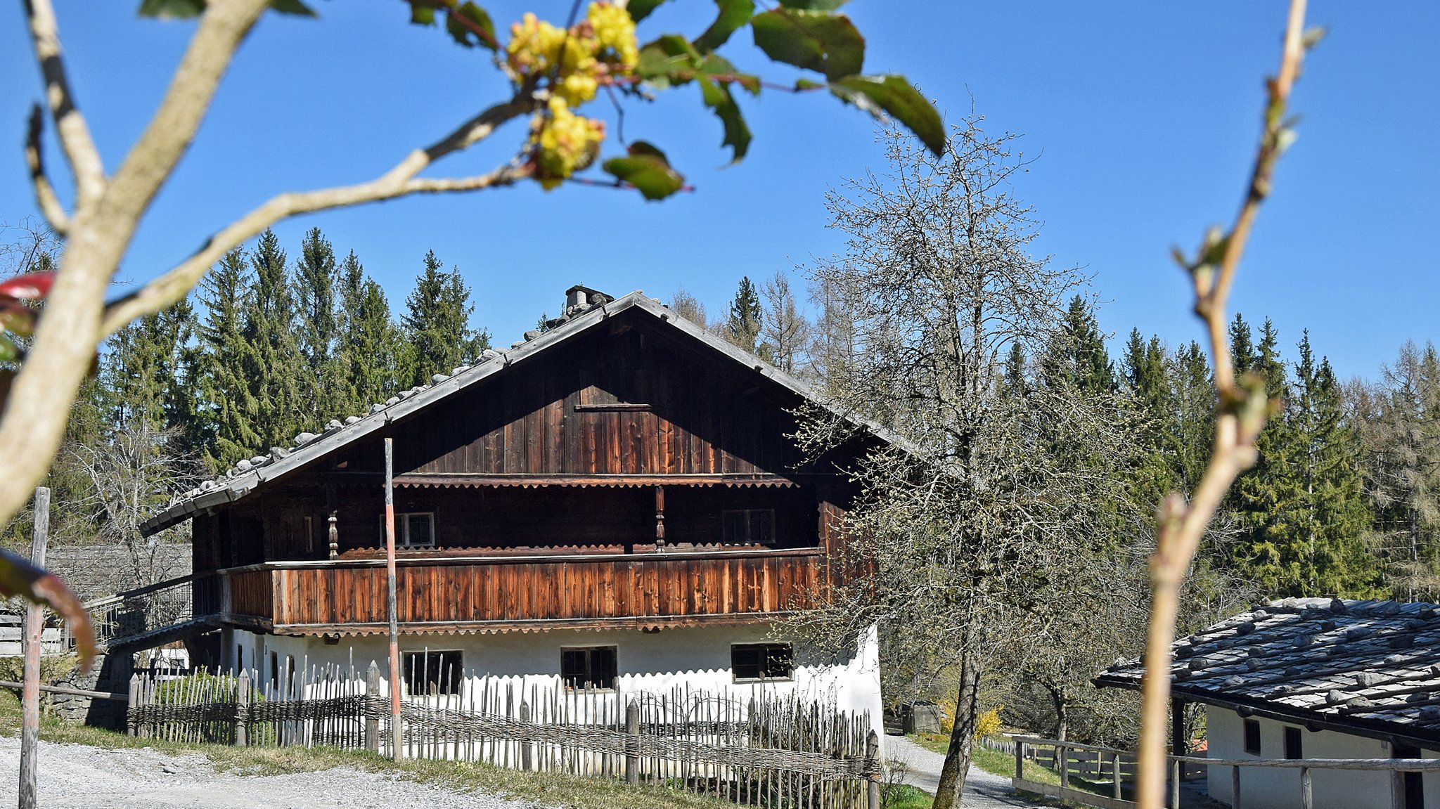 Ein Bauernhaus im Freilichtmuseum Glentleiten.