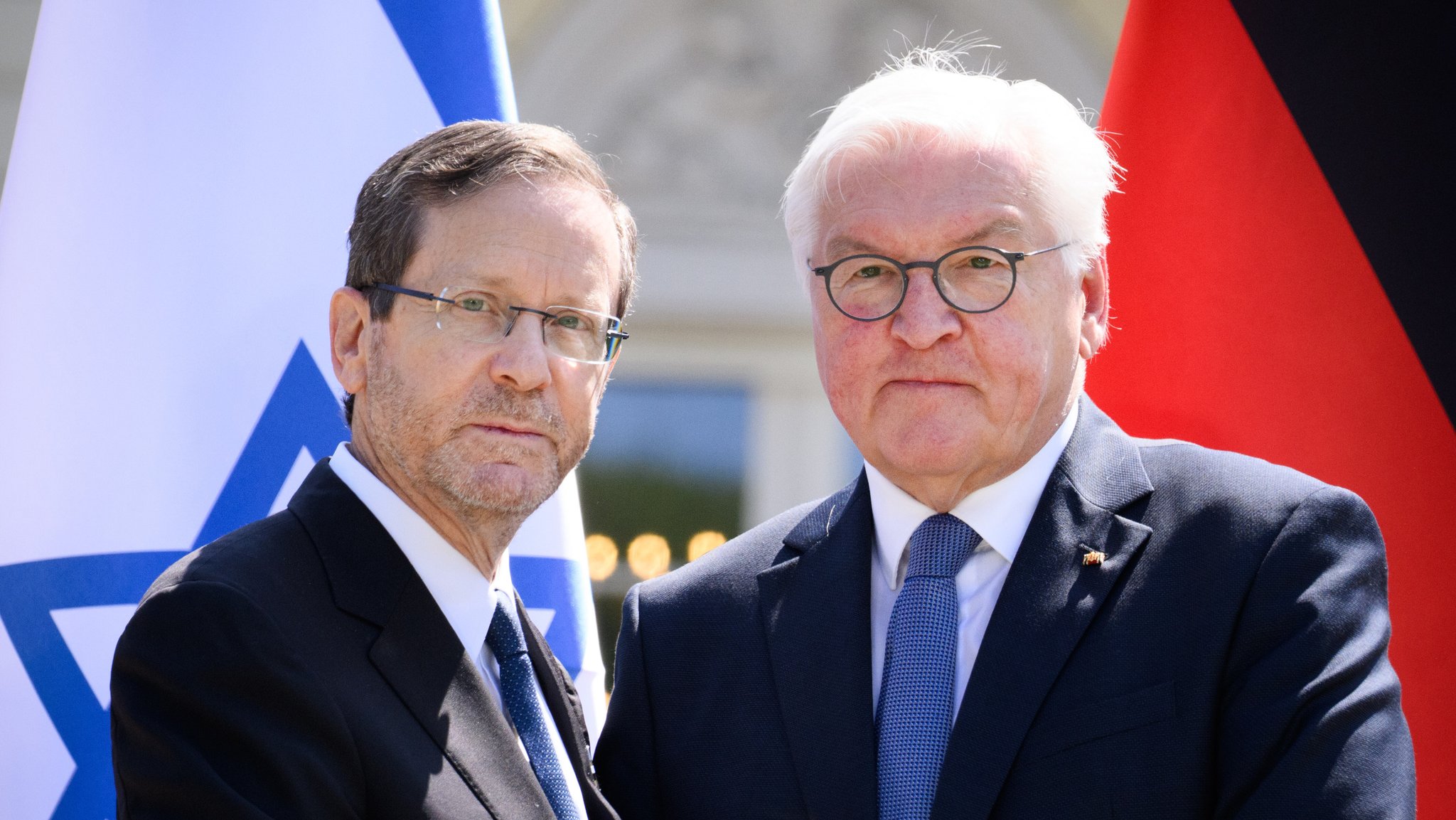 Bundespräsident Frank-Walter Steinmeier und Izchak Herzog, Präsident von Israel. | Bild: pa/dpa/Bernd von Jutrczenka Bundespräsident Frank-Walter Steinmeier und Izchak Herzog, Präsident von Israel.