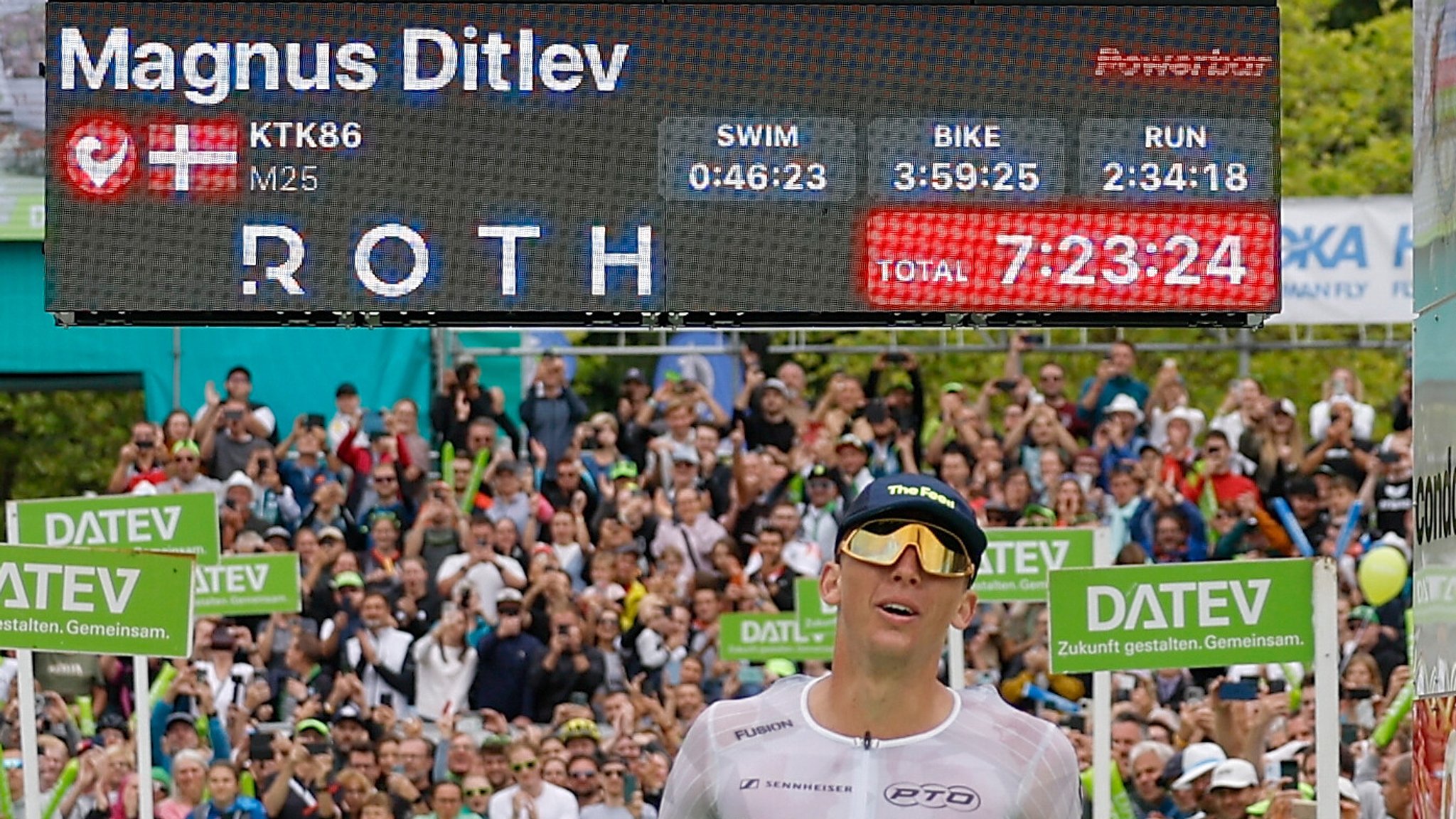 Vorjahressieger Magnus Ditlev beim Zieleinlauf 2024